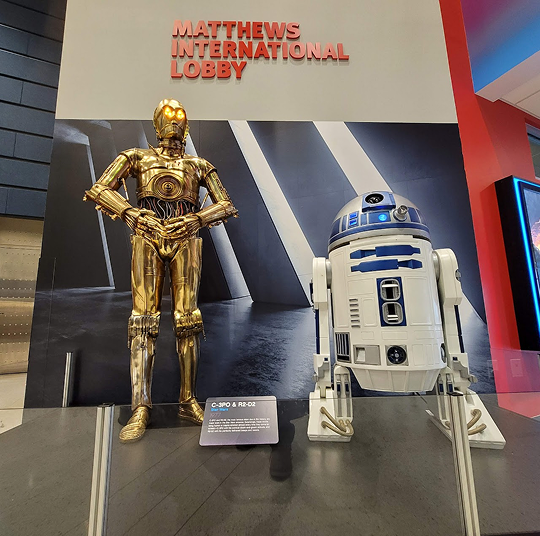 C-3PO and R2-D2 in the Robot Hall of Fame