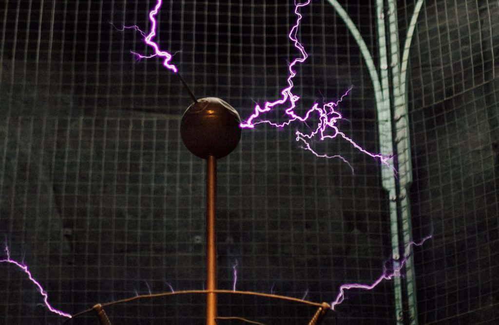 The Tesla coil emitting energy.